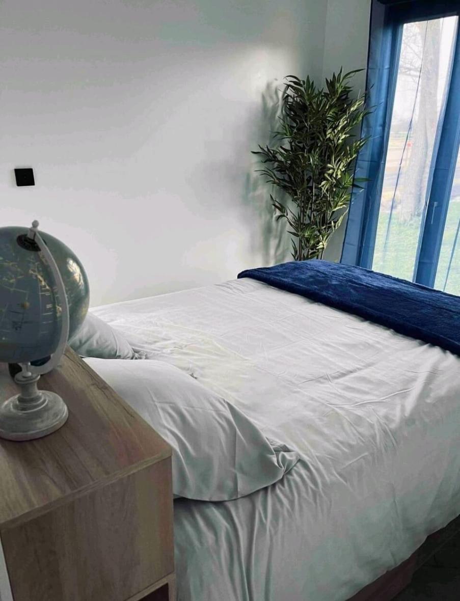 Petit Chalet Au Coeur De La Foret Proche Disney La Houssaye-en-Brie 外观 照片